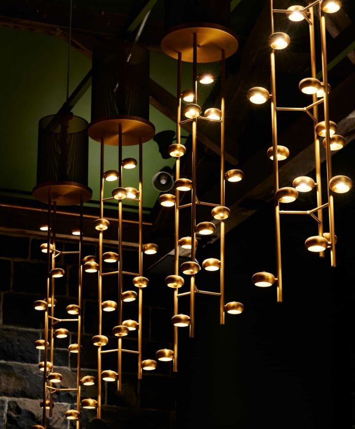 Launch ItinerantSpirits Bar Lights Detail FocusFillWzE0MDAsMTYwMCwieSIsMjUwXQ