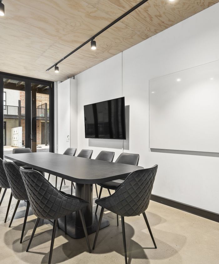 283601 1BromhamPl 001 min